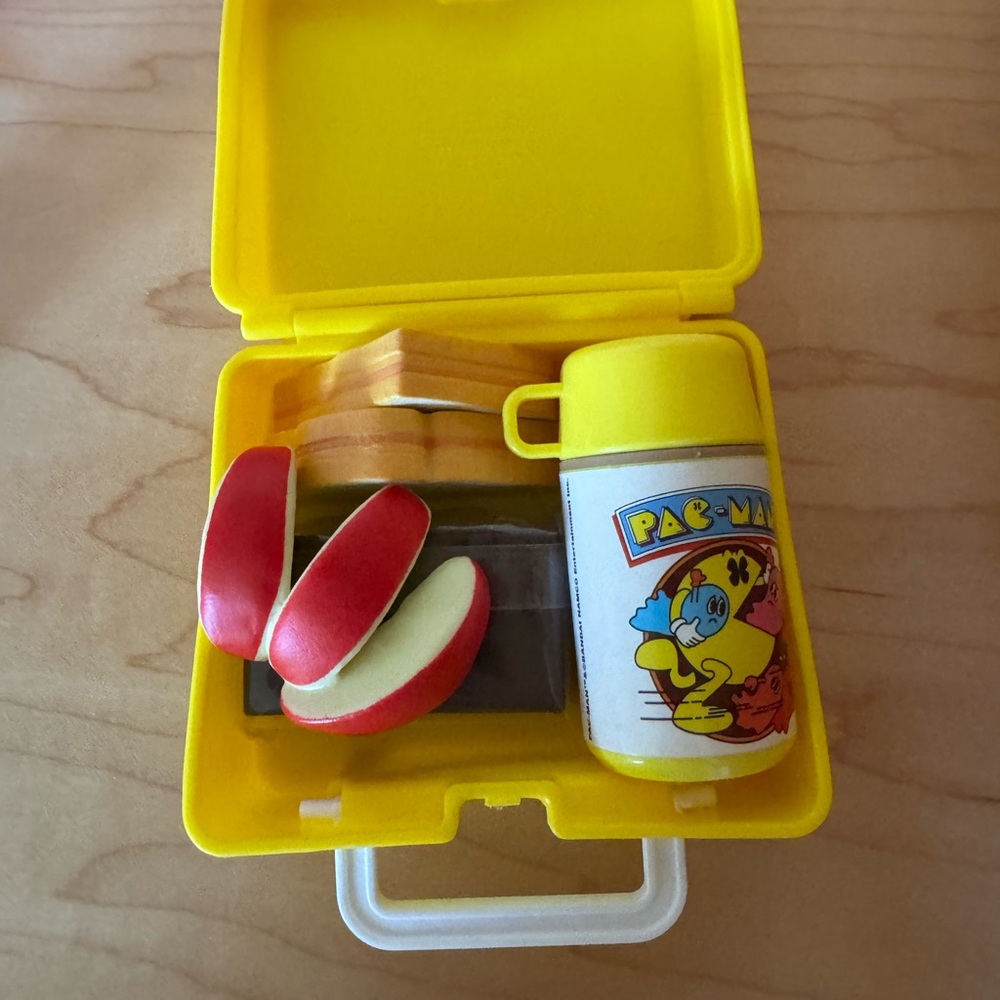 American Girl Doll fridge and Pac Man lunch box and contents - Picture 7 of 11